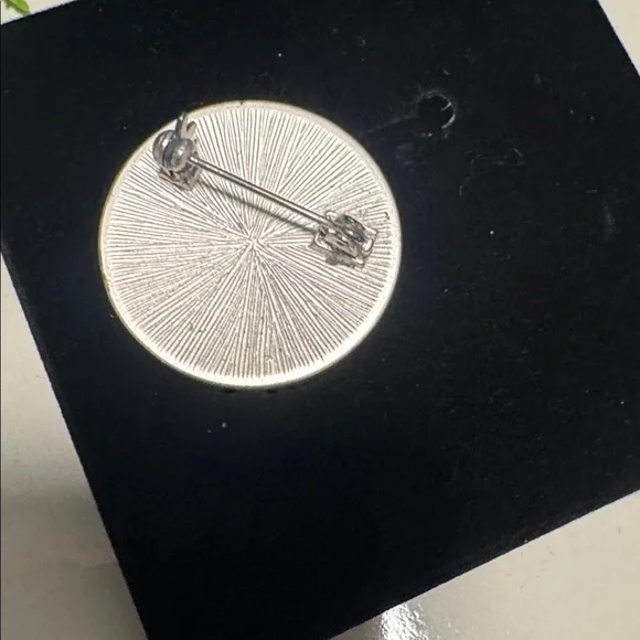 Victoria’s Secret “Angel of Excellence” Pin (BR555) - Picture 7 of 7